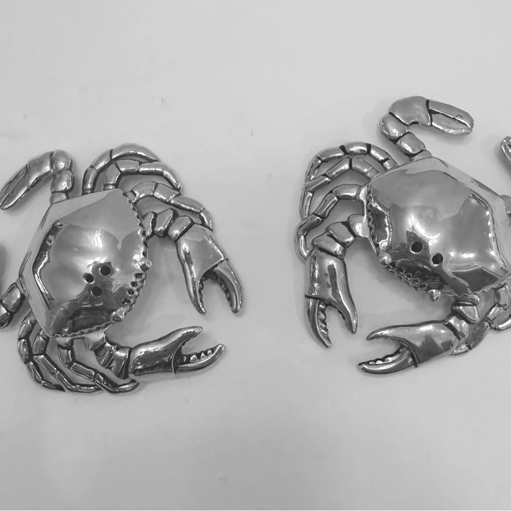 Beach Crab's silver metal salt and pepper shakers